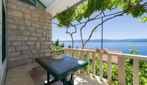 One-Bedroom Apartment with Sea View