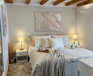 Deluxe Double Room with Private Bathroom