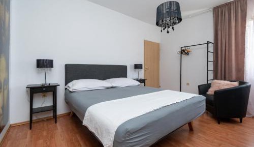 One-Bedroom Apartment with Terrace