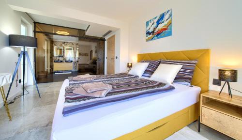 Deluxe Double Room with Balcony and Sea View