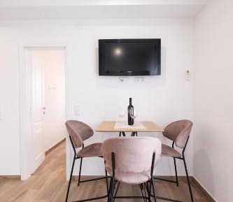 Superior One-Bedroom Apartment with Balcony