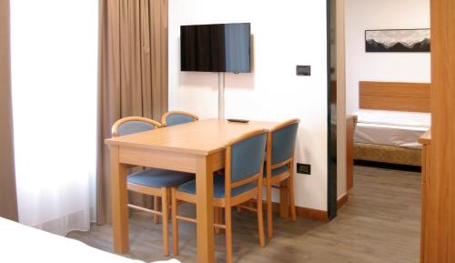 Apartment with Kitchenette