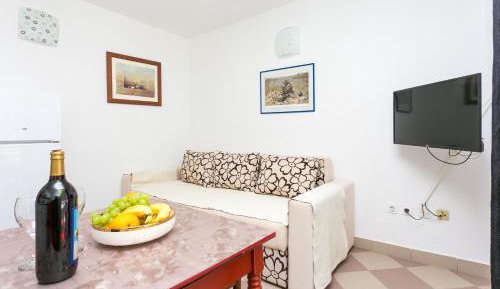 One-Bedroom Apartment with Terrace and Sea View