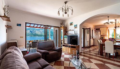 Three-Bedroom Apartment with Terrace and Sea View