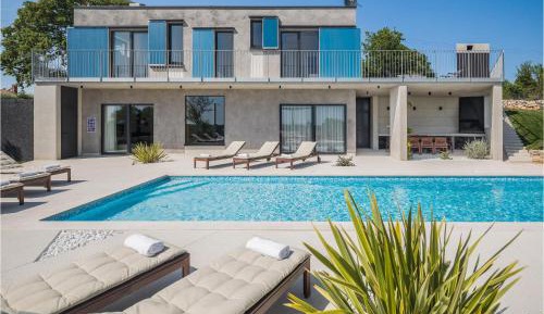 Three-Bedroom Vacation Home 