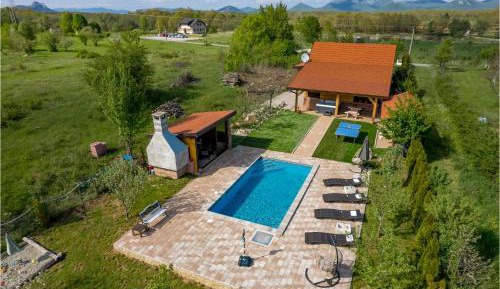 Three-Bedroom Vacation Home 