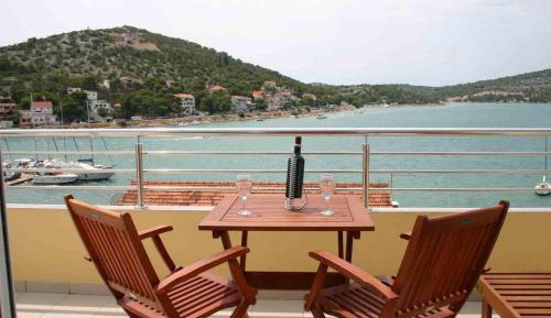 One-Bedroom Penthouse with Sea View