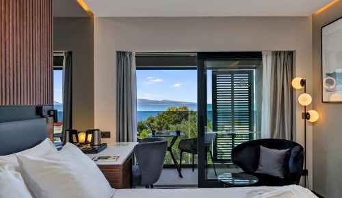 Superior Double Room with Balcony and Sea View