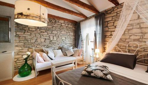 Deluxe Room (2 Adults + 1 Child)