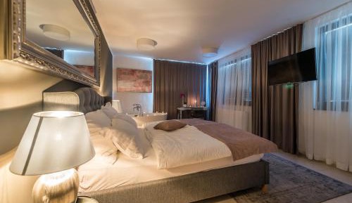 Deluxe Double Room with Bath