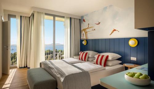 Family Room Falky Partial Sea View