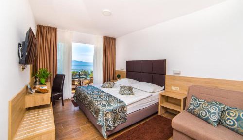 Double or Twin Room with Sea View