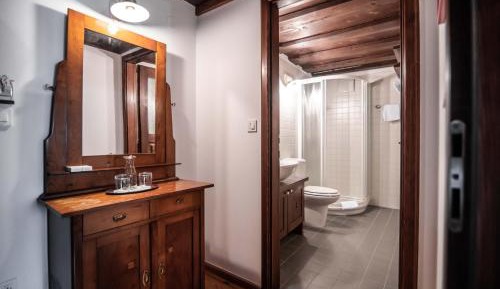 Double or Twin Room with Mountain View