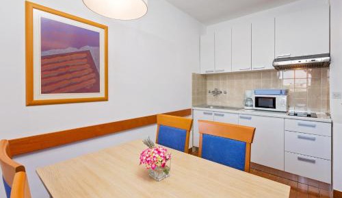One-Bedroom Apartment (5 Adults)