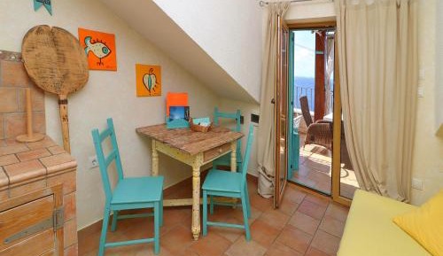 Comfort One-Bedroom Apartment with Sea View - Top Floor
