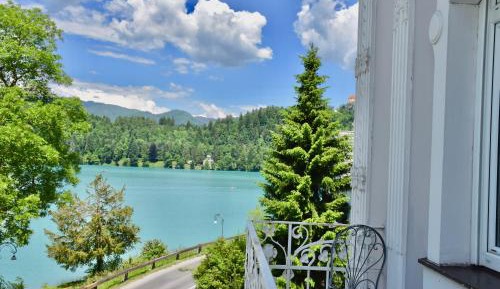 Executive Suite with Lake View