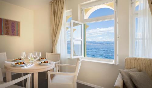 One-Bedroom Apartment with Sea View