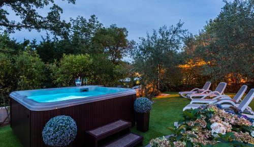 Standard Double Room with Garden View