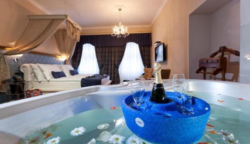 Superior Suite with Hot Tub