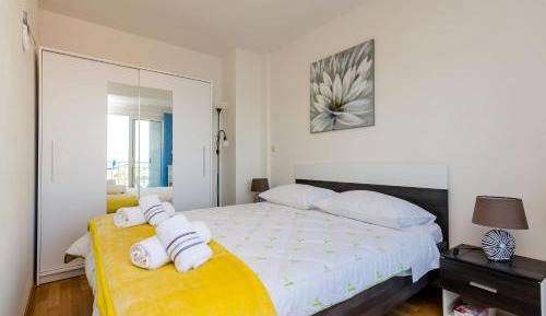 One-Bedroom Apartment with Sea View