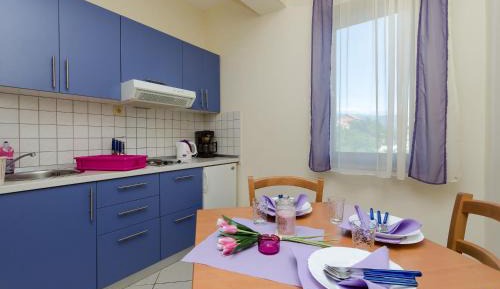 One-Bedroom Apartment with Sea View