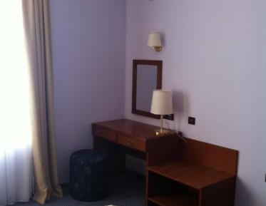 One-Bedroom Suite with Side Sea View