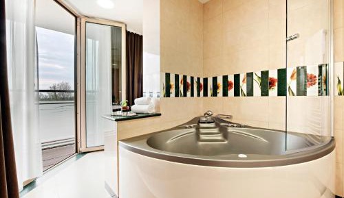 Double Room with Balcony (2 Adults + 1 Child)