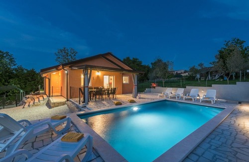 Radini House | Villa Pendolina with Private Pool and Jacuzzi