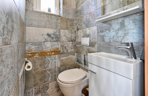 Kraljevec Sesvetski House | Not far from Zagreb is this beautiful vacation home with swimming pool, jacuzzi and sauna.