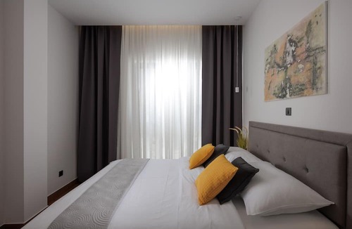 Sarsoni Apartment | Terra 5 Deluxe apartment with parking