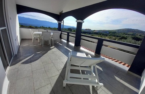 Podgradina Apartment | Apartment With a Pool, Mountainview, Near the Sea!