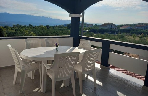 Podgradina Apartment | Apartment With a Pool, Mountainview, Near the Sea!