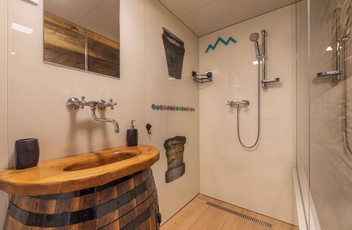 Srednje Grcevje House | Glamping Paradise Škatlar