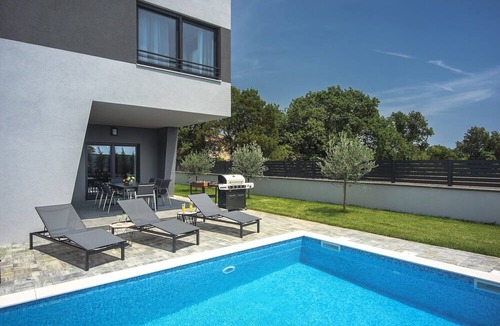 Jadreski Villa | Modern villa with heated pool
