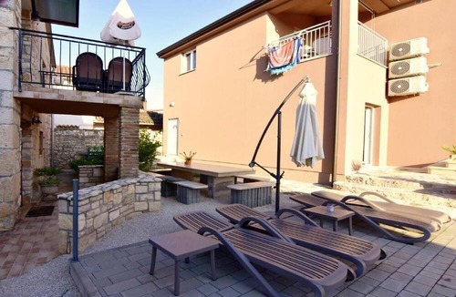 Tar-Vabriga Apartment | Comfortable NOA 4 Tar holiday flat with pool access