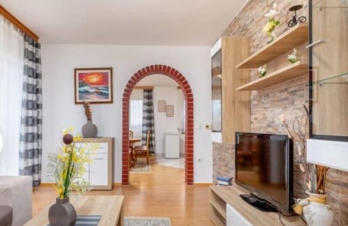 Kastel House | Holiday home with heated pool
