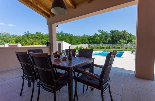 Loborika House | House Nina with a heated swimming pool