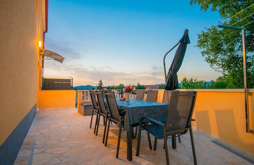 Sestanovac House | Villa "Mile" with heated pool, grill, and terrace