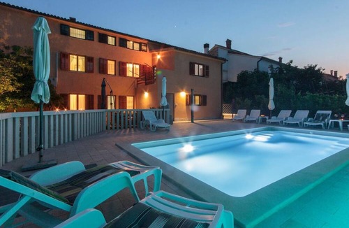 Pomer House | House in Vinkuran with Pool and Mountain View