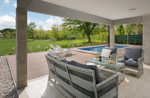 Zupanici House | Charming villa with tended garden and heated pool