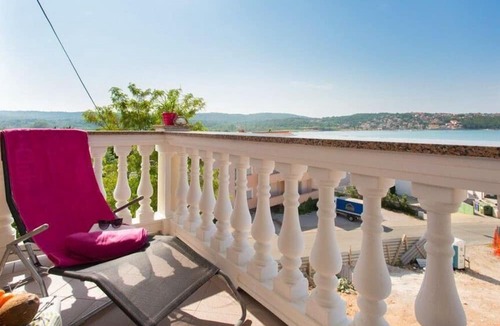 Soline House | Beachfront flat in Soline with sea view
