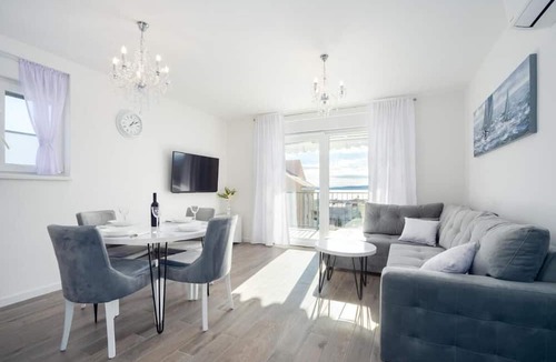 Kastel Kambelovac Apartment | Sea Vista Apartment Kastela - Grey