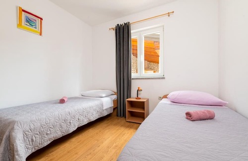 Koromacno House | Situated on a south-facing slope with sea views