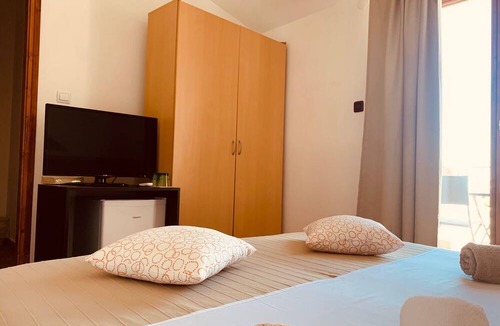 Banjole Villa | Room in Guest Room - Linc Rooms & Apartments