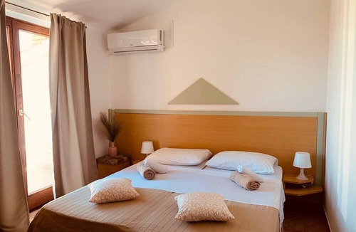 Banjole Villa | Room in Guest Room - Linc Rooms & Apartments