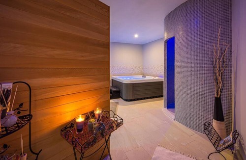 Drenje Apartment | Holiday flat with sauna, sea view, whirlpool and heated pool
