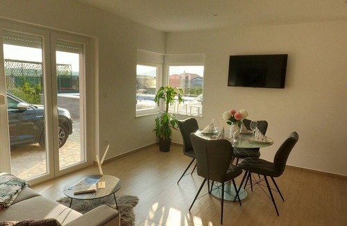 Bilice House | Beautiful holiday home with pool and sea views