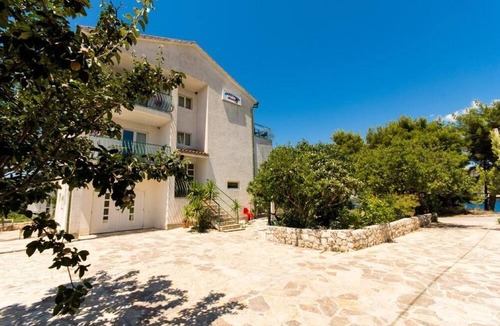 Okrug Donji Apartment | Sandra - Quiet & Close to the Beach - A4