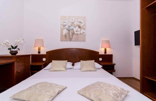 Okrug Donji Apartment | Sandra - Quiet & Close to the Beach - A4