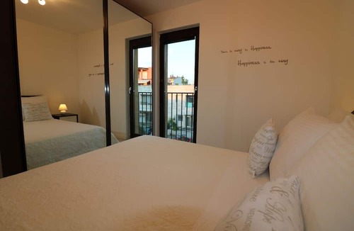City Center Apartment | Apartment "Lorena Premium" with a view of the water